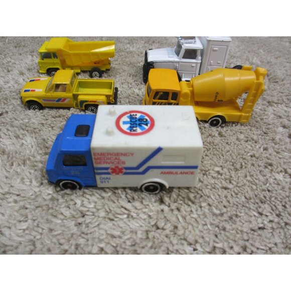 LOT OF 5 TOY VEHICLES AMBULANCE DUMP TRUCK CEMENT TRUCK SEMI TRAILER - Picture 4 of 4